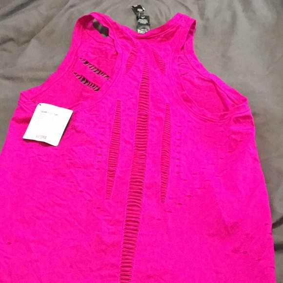 New Victoria’s Secret sport top - Picture 7 of 9